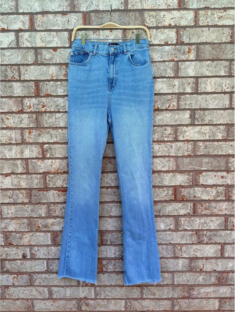 asos design High Waisted Jeans With Raw Hem Size 30/36 Tall
